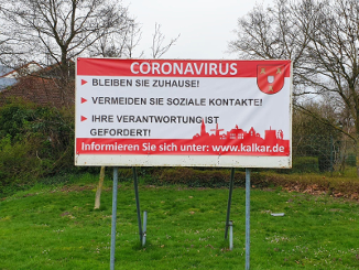 Das Bild zeigt ein Schild zur Coronavirus-Pandemie-