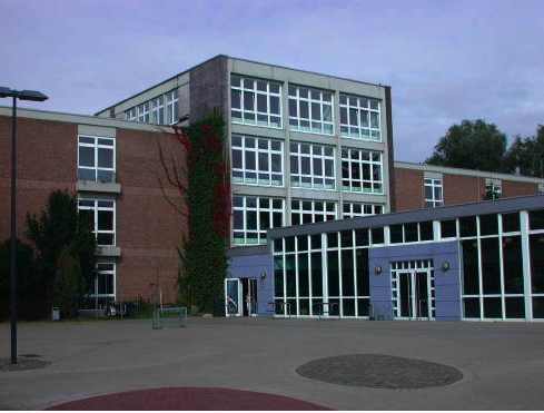 Das Bild zeigt einen Teil der Gesamtschule Mittelkreis in Goch