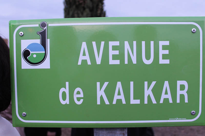 Das Bild zeigt ein Straßenschild in Juvignac die nach Kalkar benannt wurde