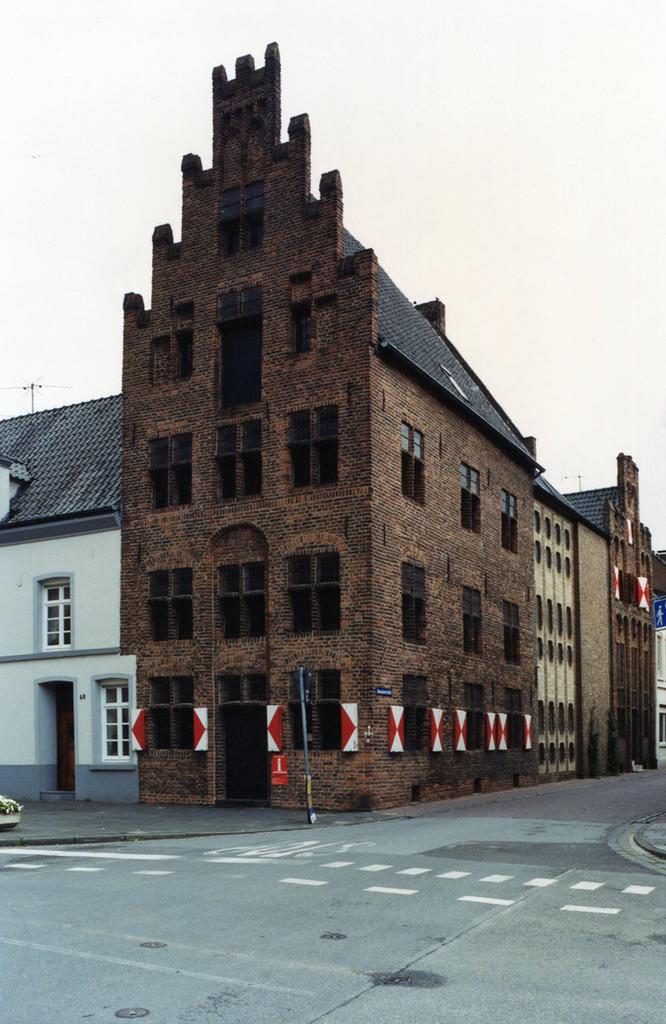 Das Bild zeigt das Museum mit anschließendem Archivgebäude um 1980