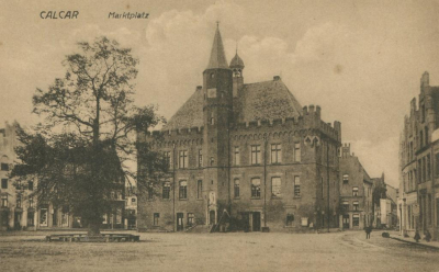 Ansichtskartenansicht der Linde von ca. 1920 Ansichtskartenansicht der Linde von ca. 1920, auf der man den etagenartigen Schnitt der Linde kaum noch erkennen kann.